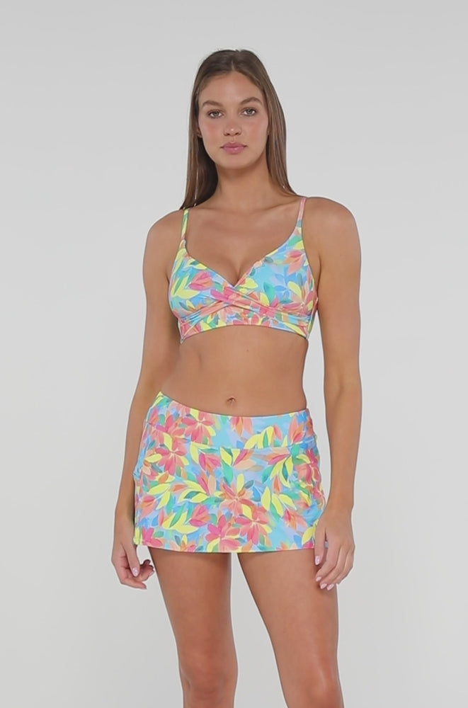 
                      
                        Load and play video in Gallery viewer, Sunsets Shoreline Petals Sporty Swim Skirt
                      
                    